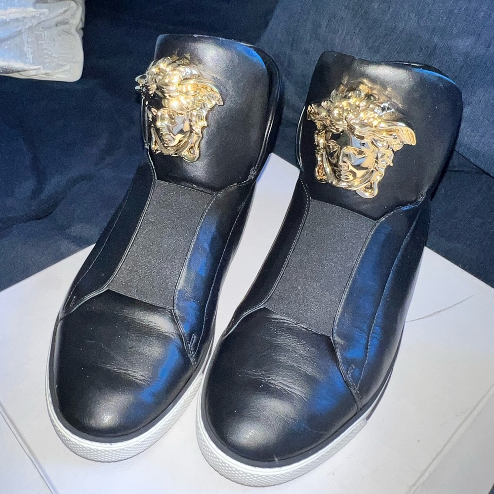 VERSACE BLACK LEATHER PALAZZO UNISEX SNEAKERS w/ GOLD MEDUSA 43🔥🔥🔥